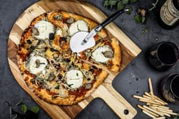 Pizzaschneider mit Servierbrett Akazienholz