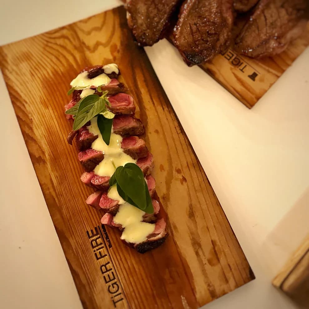 Zedernholz Räucherbrettchen - Tiger Fire Plancha BBQ