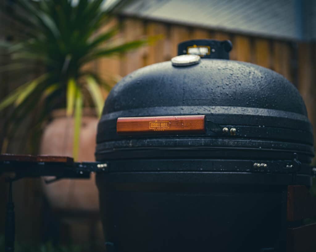 Kamado im Regen