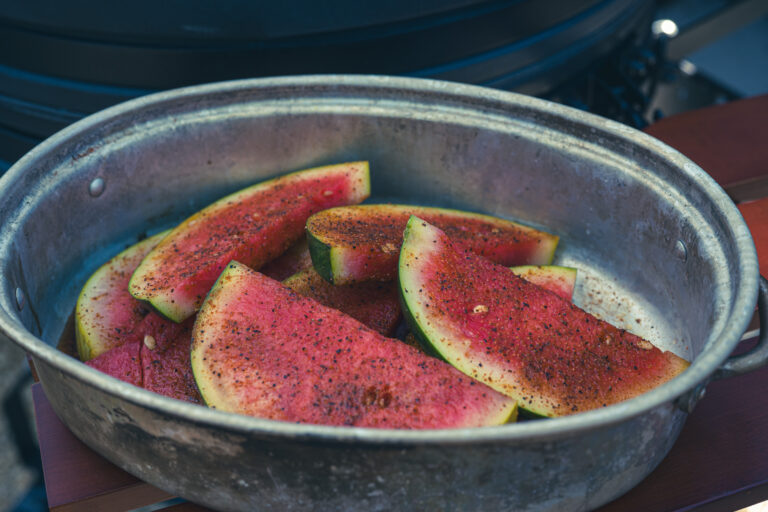 gegrilde watermeloen op de kamado