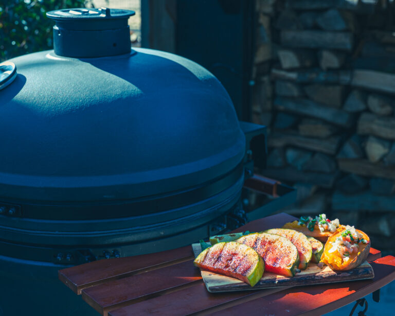 gegrilde watermeloen op de kamado